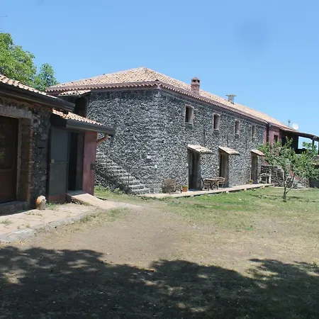 La Caraffara Sull' Etna *